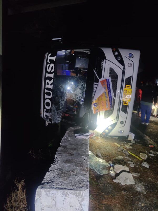 Accident: Bus full of passengers overturned on the way, SDRF started rescue operation