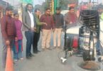 Robotic machine for cleaning manholes