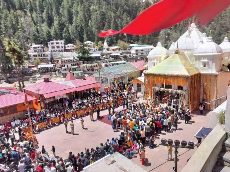 Opened the doors of Gangotri and Yamunotri