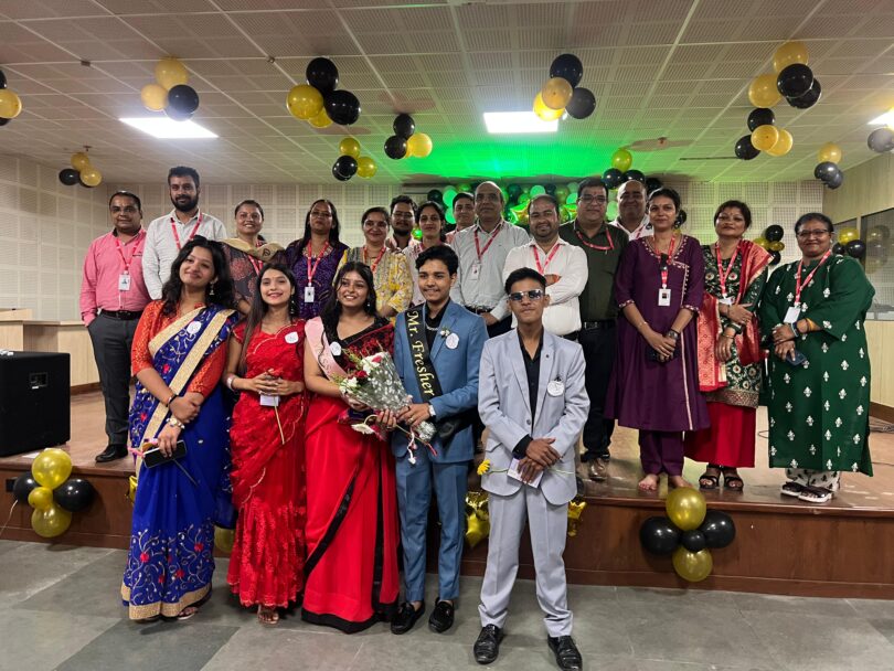 SGRR Fresher Party देहरादून। श्री गुरु राम राय विश्वविद्यालय के मानविकी एवं सामाजिक विज्ञान संकाय में शनिवार को फ्रेशर पार्टी का आयोजन किया गया।