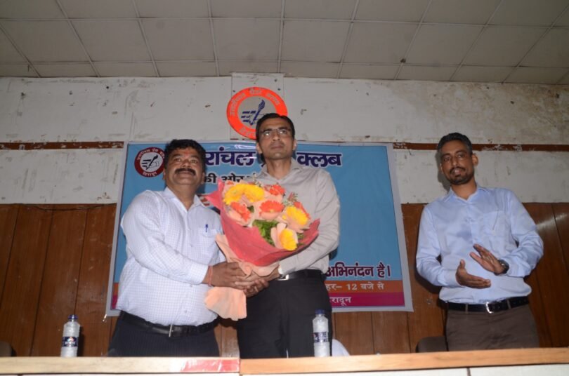 DM communicates with journalists