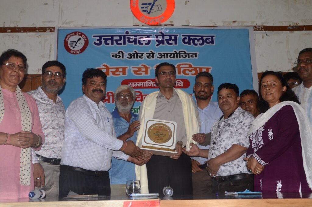 DM communicates with journalists