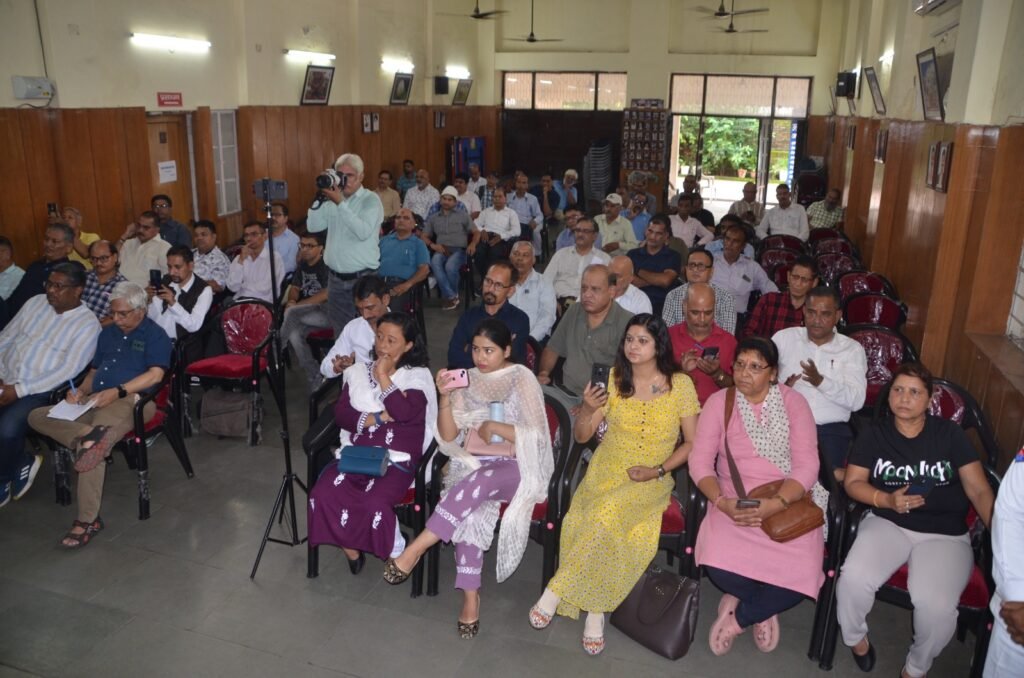 DM communicates with journalists