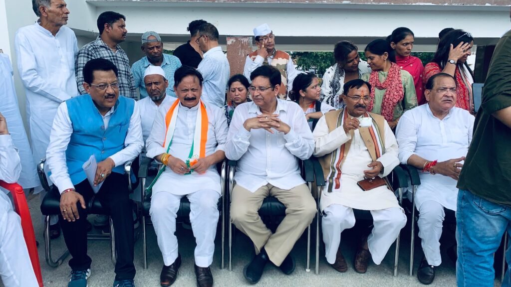 Congress marches to Raj Bhavan