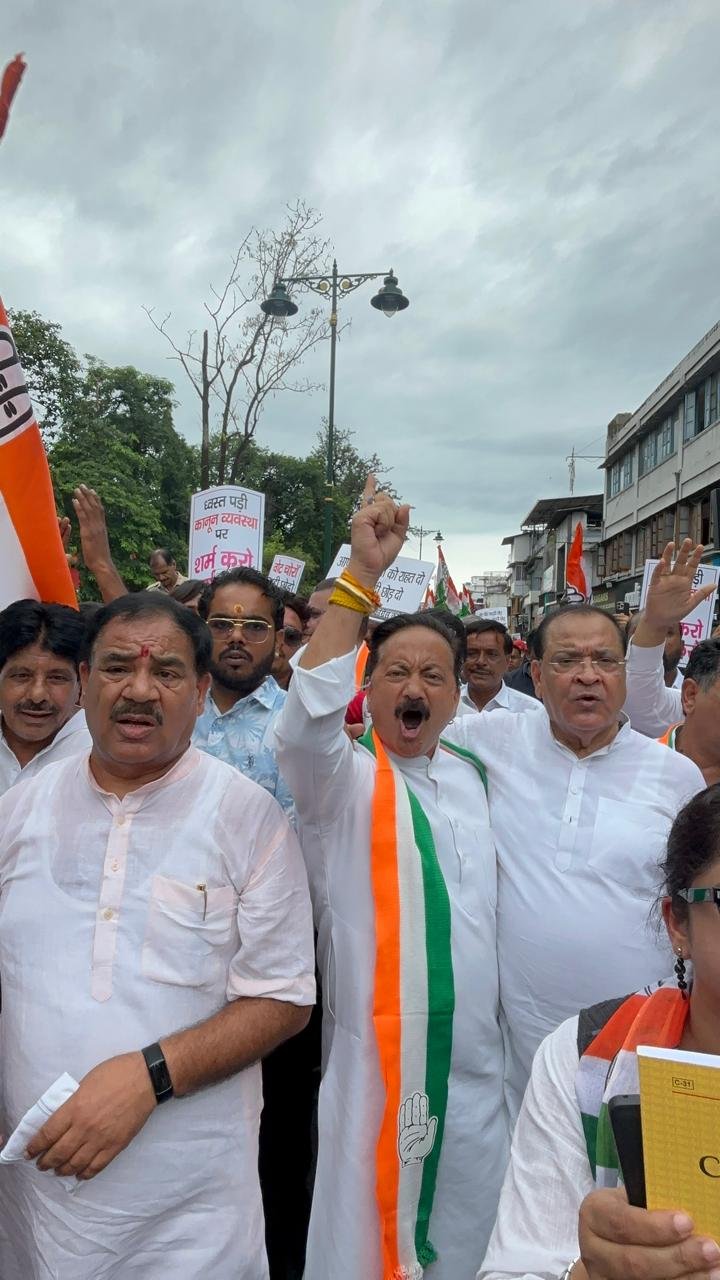 Congress marches to Raj Bhavan