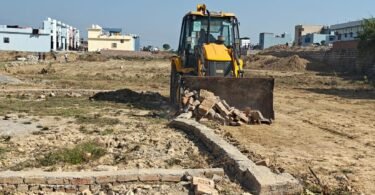 Illegal plotting and constructions